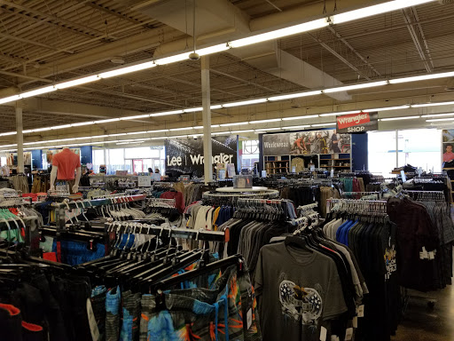 Outlet Store «VF Outlet», reviews and photos, 1124 Fashion Ridge Rd, Dry Ridge, KY 41035, USA