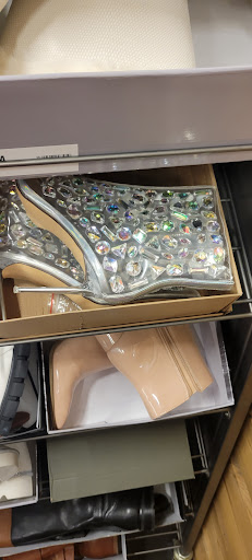 Shoe Store «DSW Designer Shoe Warehouse», reviews and photos, 10060 Reisterstown Rd, Owings Mills, MD 21117, USA