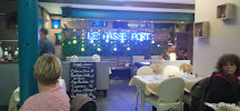 Atmosphère du Restaurant français Restaurant Glacier Le Passe Port à Port-Saint-Louis-du-Rhône - n°7
