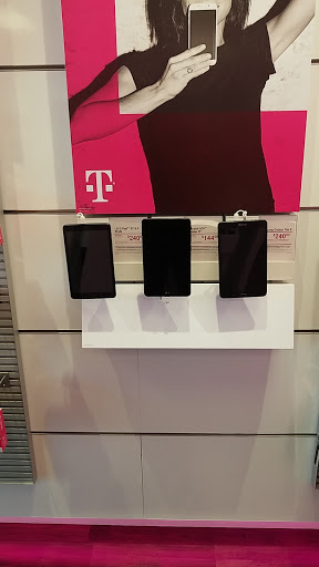 Cell Phone Store «T-Mobile», reviews and photos, 16314 Bothell Everett Hwy #102, Mill Creek, WA 98012, USA