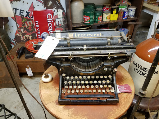 Antique Furniture Store «Old American Barn», reviews and photos, 107 Martinsburg Ave, Gordonsville, VA 22942, USA