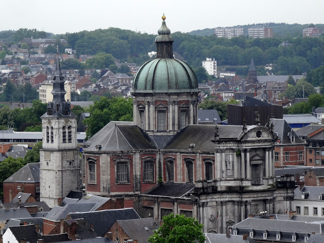 Beoordelingen van Sint-Albanuskathedraal in Namen - Kerk