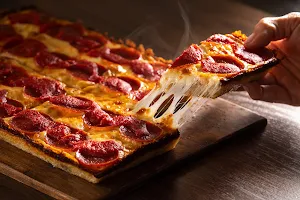 Cloverleaf Pizza image