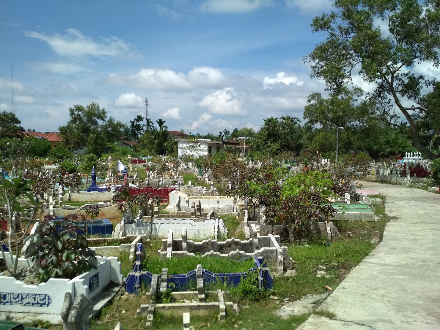 Kuburan Belakang Tangsi Polisi Pkl.brandan Photo