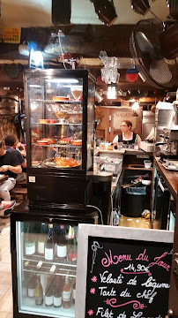 Atmosphère du Restaurant français La Taverne de Montmartre à Paris - n°17