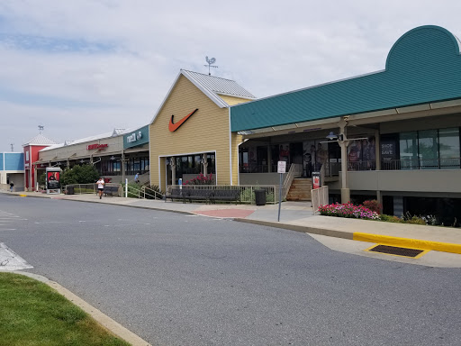 Clothing Store «Nike Factory Store», reviews and photos, 603 Stanley K Tanger Dr, Lancaster, PA 17602, USA