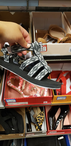 Shoe Store «DSW Designer Shoe Warehouse», reviews and photos, 1595 CT-71, Farmington, CT 06032, USA