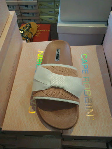 Shoe Store «SHOE! TIME 87», reviews and photos, 8533 S Cottage Grove Ave, Chicago, IL 60619, USA