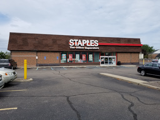 Office Supply Store «Staples», reviews and photos, 17410 Mack Ave, Grosse Pointe, MI 48230, USA