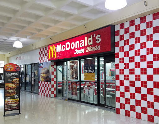 Shopping Mall «White Plains Mall», reviews and photos, 200 Hamilton Ave, White Plains, NY 10601, USA