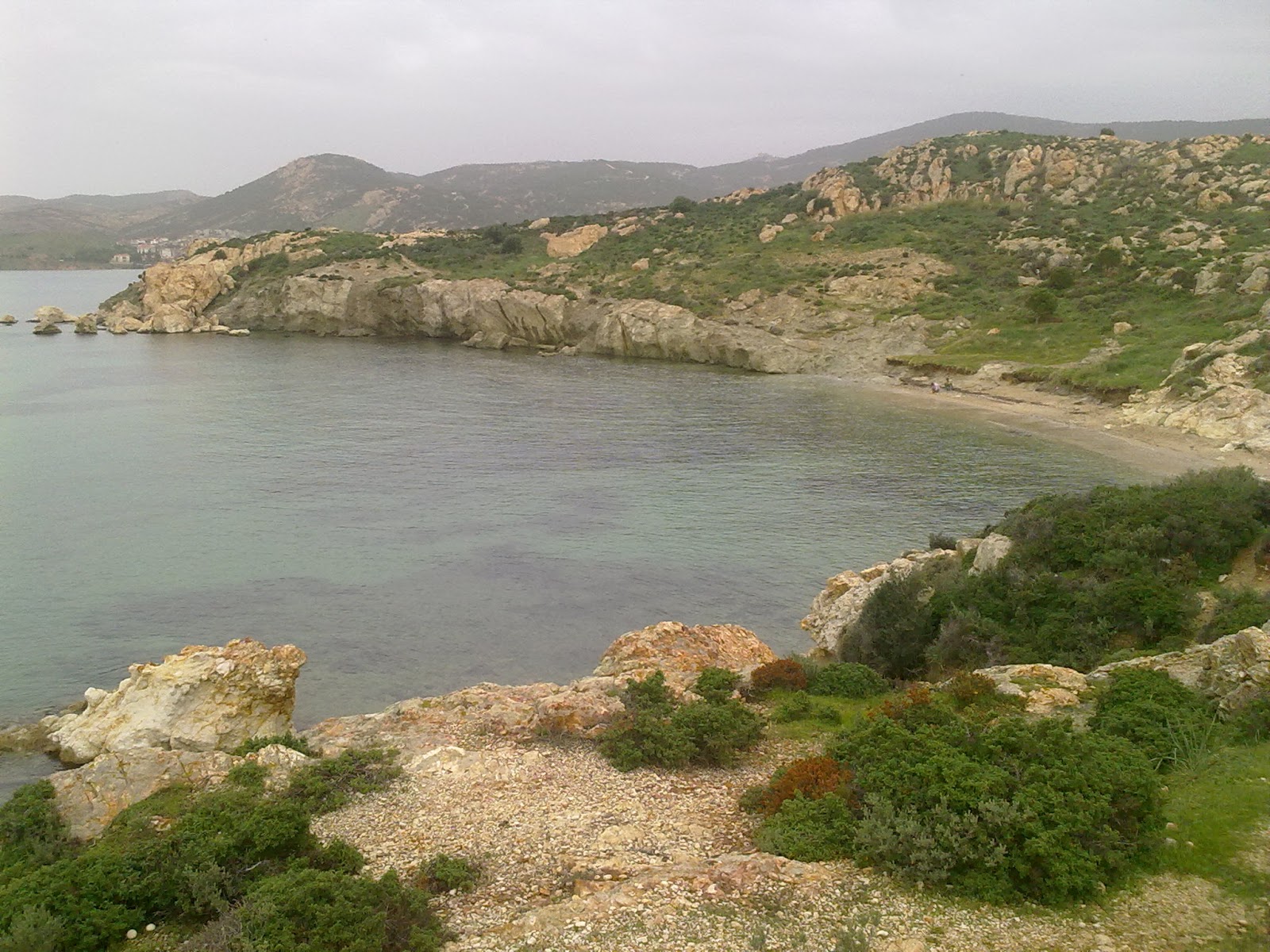 Fotografija Ataturk Beach II z rjavi kamenček površino