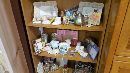 Used Clothing Store «T.E.A.M. Resale Shop», reviews and photos, 300 W Main St, Tomball, TX 77375, USA