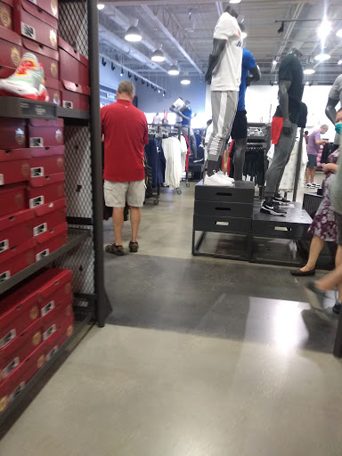 Sporting Goods Store «Nike Factory Store», reviews and photos, 5195 Factory Shops Blvd, Ellenton, FL 34222, USA