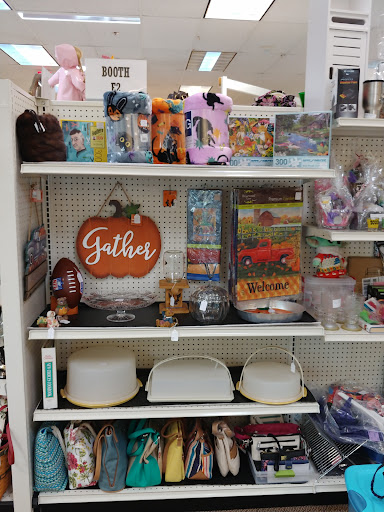 Shopping Mall «South Mall», reviews and photos, 3300 Lehigh St, Allentown, PA 18103, USA