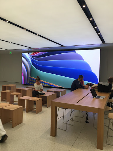 Computer Store «Apple Chestnut Hill», reviews and photos, 199 Boylston St, Chestnut Hill, MA 02467, USA