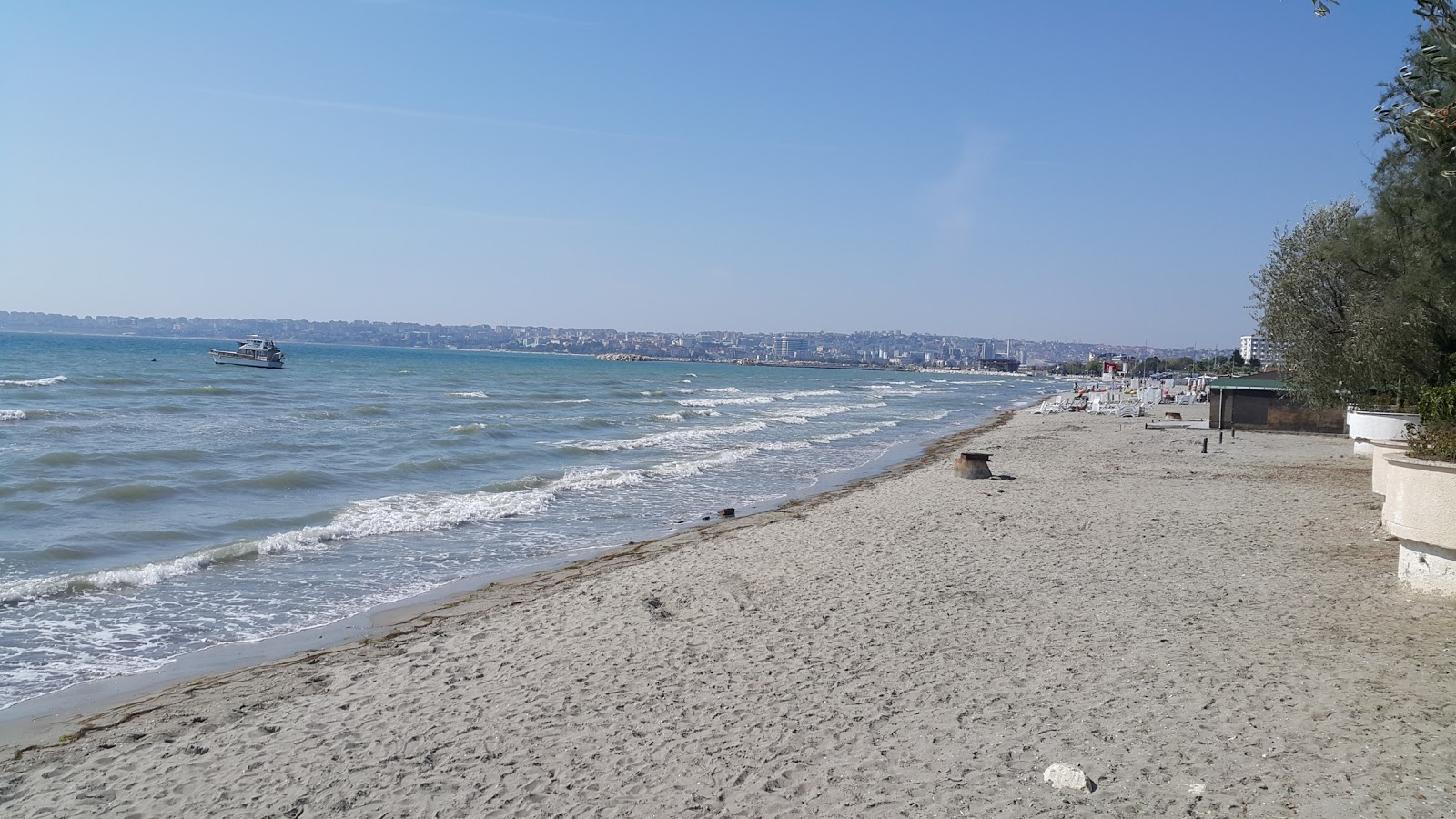Foto von Buyukcekmece beach und die siedlung