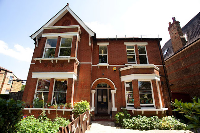 Reviews of Avenue House School in London - School
