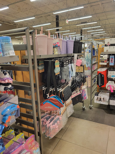 Shoe Store «DSW Designer Shoe Warehouse», reviews and photos, 3704 W Dublin Granville Rd, Columbus, OH 43235, USA