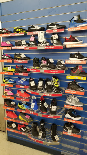 Sporting Goods Store «Big 5 Sporting Goods - Sunnyvale», reviews and photos, 721 Sunnyvale Saratoga Rd, Sunnyvale, CA 94087, USA