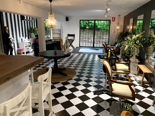 La Peluquería de Santa Bárbara en Rocafort, Valencia