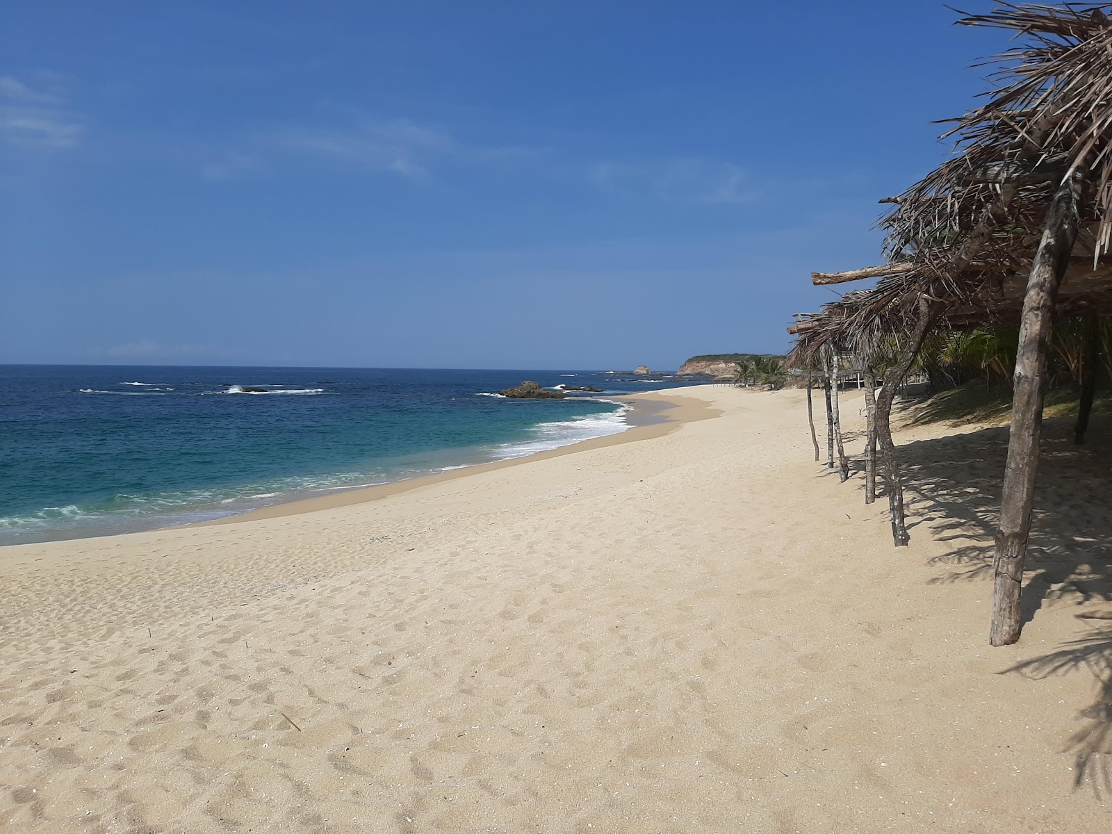 Fotografija Playa La Palma Sola z svetel pesek površino