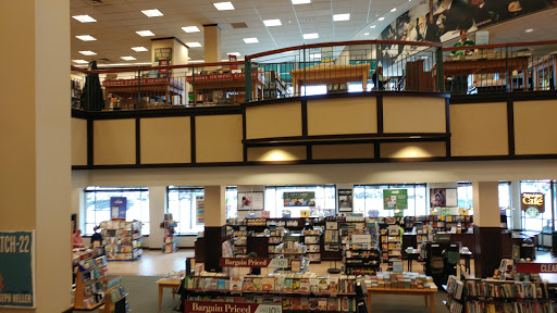 Book Store «Barnes & Noble», reviews and photos, 47 E Chicago Ave, Naperville, IL 60540, USA