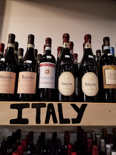 Liquor Store «B&S WINE AND SPIRITS», reviews and photos, 152 Wyckoff Ave, Brooklyn, NY 11237, USA