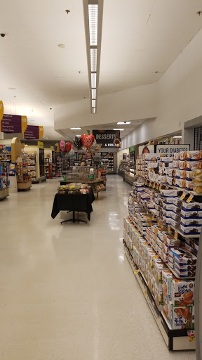 Grocery Store «Super Stop & Shop», reviews and photos, 72 Newtown Rd, Danbury, CT 06810, USA