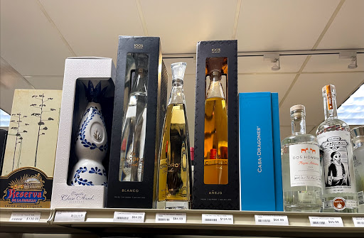 Liquor Store «One Stop Spirit Shop», reviews and photos, 339 New London Turnpike, Glastonbury, CT 06033, USA