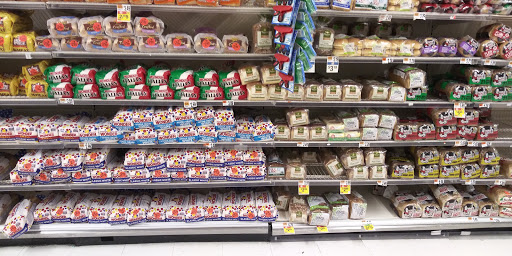 Shopping Mall «New Horizons Shopping Mall», reviews and photos, 961 E 174th St, Bronx, NY 10460, USA