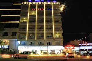 Balcony Hotel & Suites فندق البلكونة image