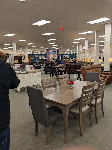 Furniture Store «Raymour & Flanigan Furniture and Mattress Store», reviews and photos, 895 E Gate Blvd, Garden City, NY 11530, USA