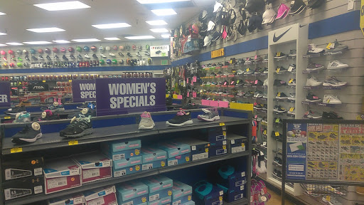 Sporting Goods Store «Big 5 Sporting Goods», reviews and photos, 4701 Century Blvd, Pittsburg, CA 94565, USA