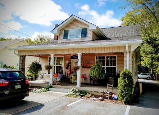 Caterer «Wildberry Cafe And Catering», reviews and photos, 120 N Greenwood St, Lebanon, TN 37087, USA