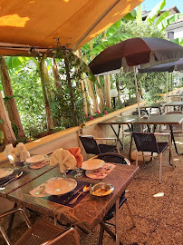 Atmosphère du Restaurant Le Vieux Porche à Seyches - n°11