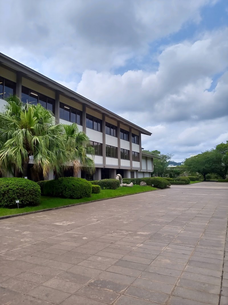 鹿児島県立図書館 鹿児島県鹿児島市城山町 公立図書館 図書館 グルコミ