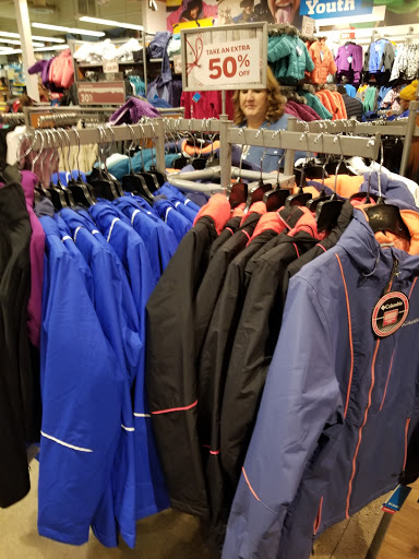 Sportswear Store «Columbia Sportswear Outlet Store at Prime Outlets in Birch Run», reviews and photos, 12150 S Beyer Rd F-233, Birch Run, MI 48415, USA