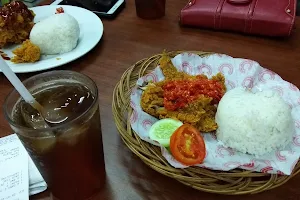 C'Bezt Fried Chicken Jombang, Lumajang image