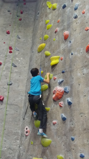 Rock Climbing Gym «Hangar 18 Indoor Climbing Gym - Riverside», reviews and photos, 6935 Arlington Ave, Riverside, CA 92503, USA