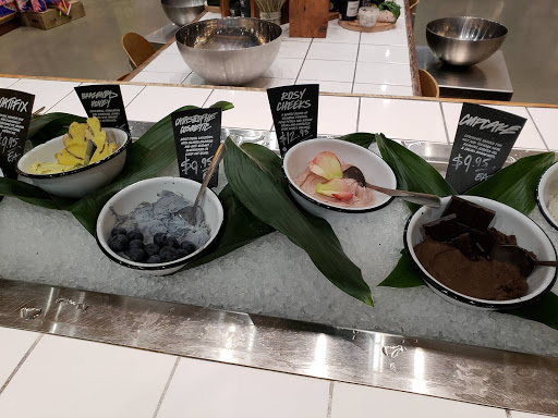 Cosmetics Store «LUSH», reviews and photos, 512 Orland Square Dr, Orland Park, IL 60462, USA