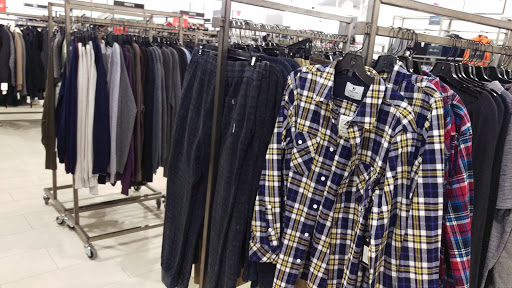 Department Store «Saks OFF 5TH», reviews and photos, 306 Hiawatha Blvd W, Syracuse, NY 13290, USA