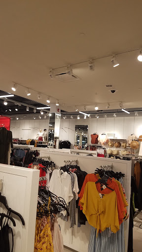 Clothing Store «F21 RED», reviews and photos, 2615 Medical Center Pkwy #2300, Murfreesboro, TN 37129, USA