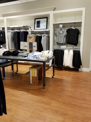 Clothing Store «Banana Republic», reviews and photos, 241 Fort Evans Rd NE, Leesburg, VA 20176, USA