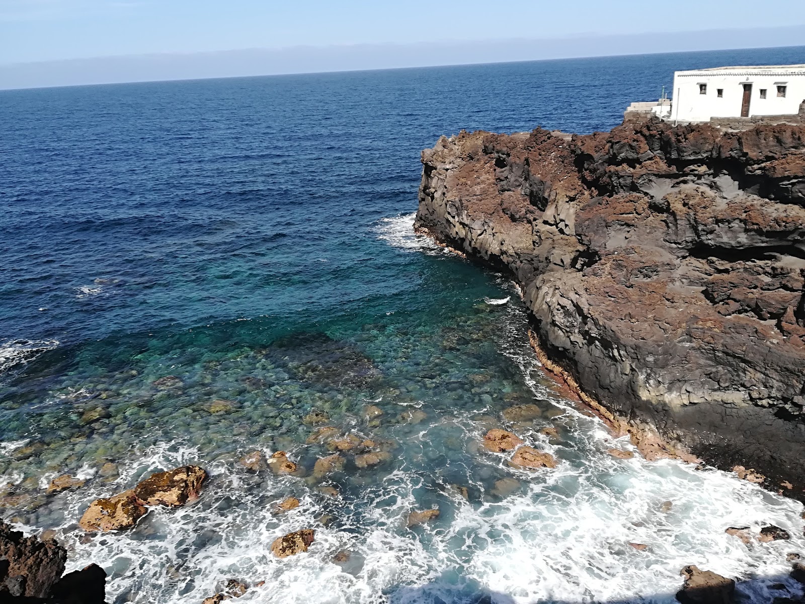 Φωτογραφία του Playa de los Palos με κάλυμμα βράχων επιφάνεια