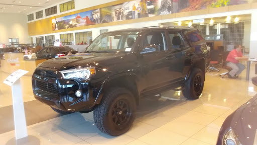 Toyota Dealer «Larry H. Miller Toyota Peoria», reviews and photos, 8633 W Bell Rd, Peoria, AZ 85382, USA