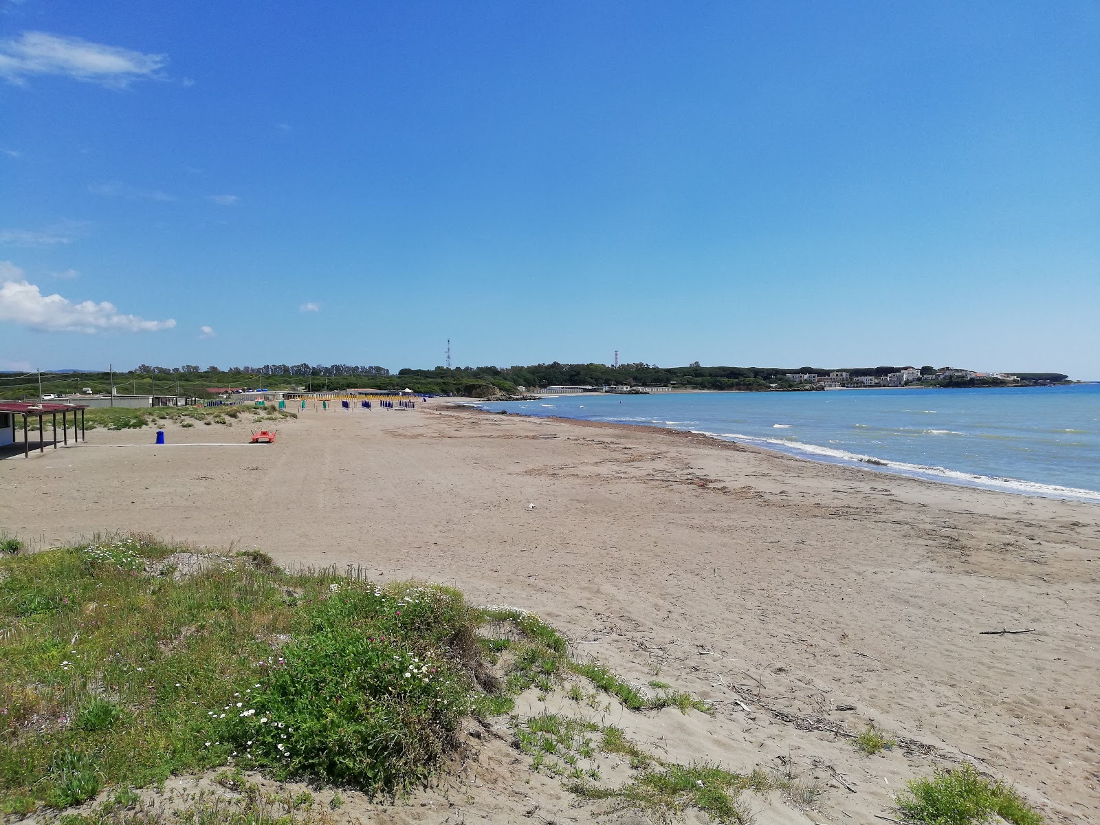 Foto van Er Corsaro beach met blauw water oppervlakte