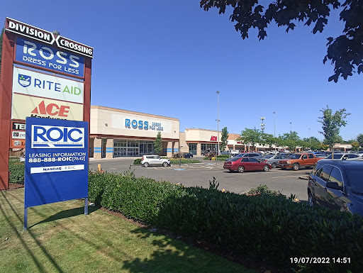 Shopping Mall «Division Crossing Shopping Mall», reviews and photos, 16353 SE Division St, Portland, OR 97236, USA