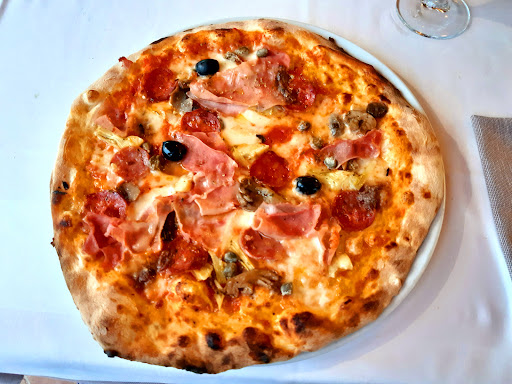 Ristorante La Cà Del Borgo (Flinstones) in Loiri Porto San Paolo, Provincia di Sassari