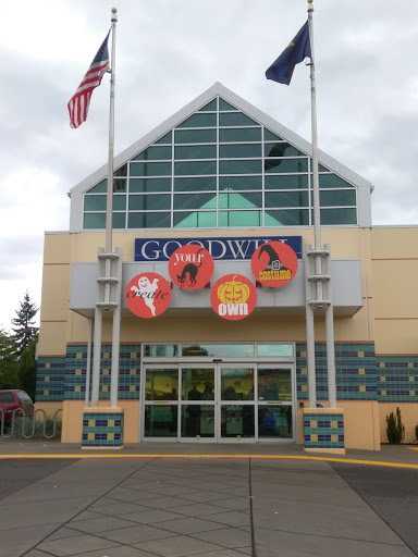 Goodwill Thrift Store, 13920 SW Pacific Hwy, Tigard, OR 97223, USA, 