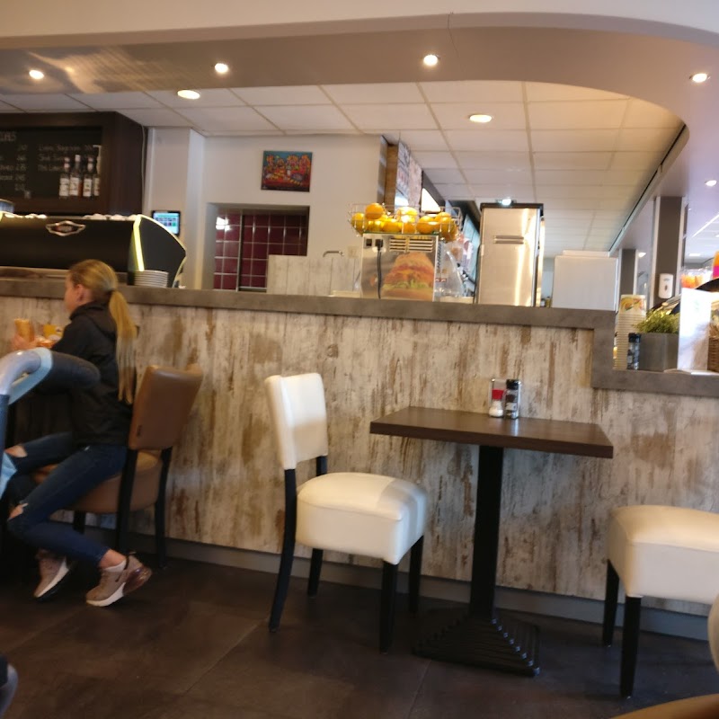 Cafetaria Petit Restaurant Oostvoorne